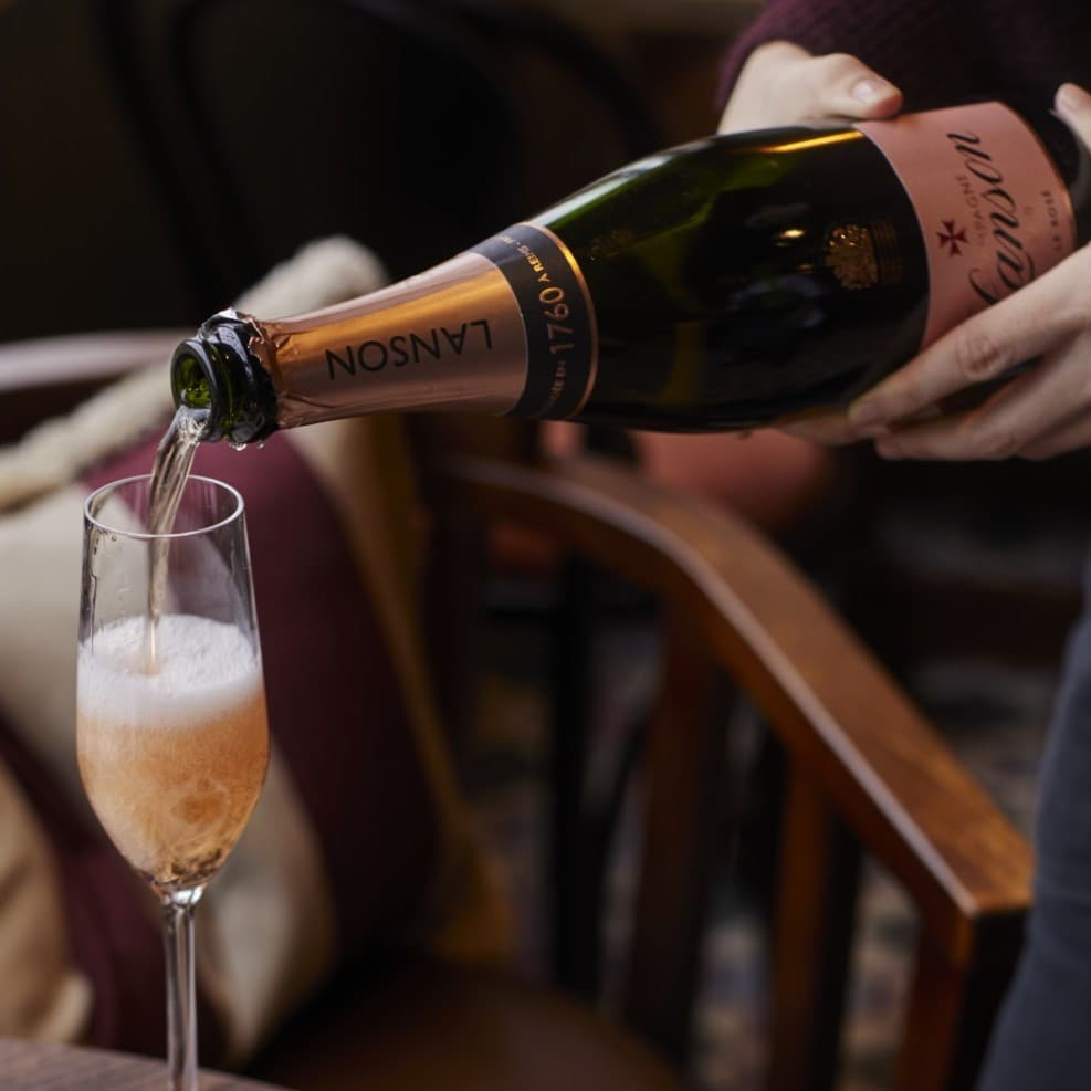 heartwood-inns-valentines-day-2025-02-champagne-rose