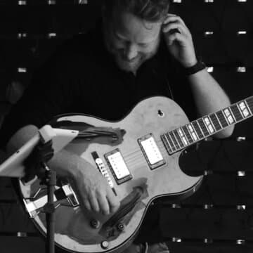 Cover Image for Tom Morgan – Live Music – Lazy Sunday at The Quill & Scholar