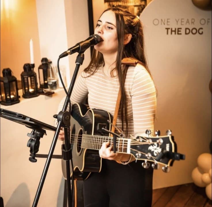 Cover Image for Charlotte Bettson – Live Music – Lazy Sunday at The Quill & Scholar
